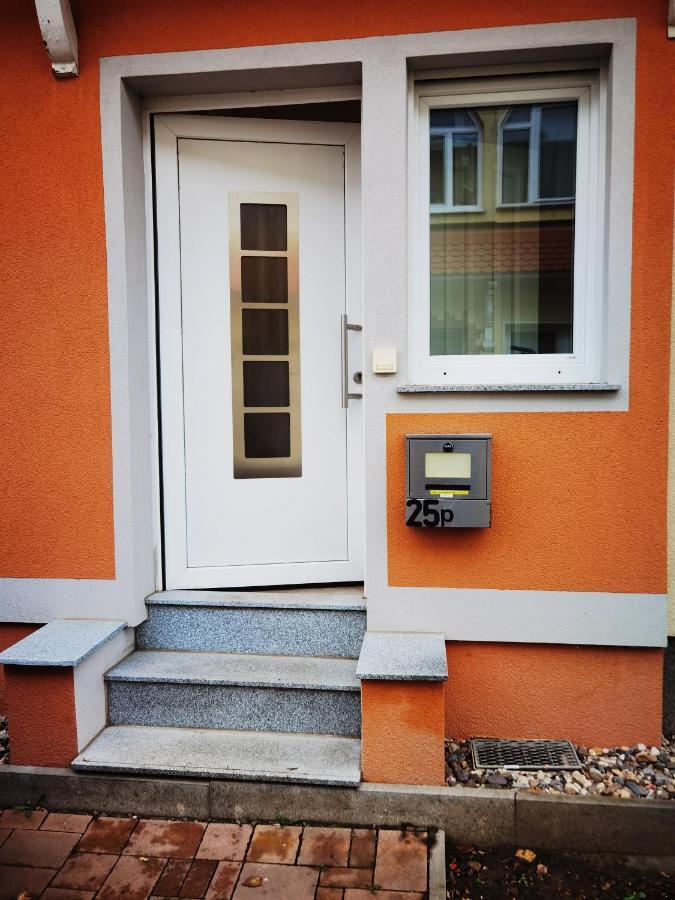 Modernes Behagliches Haus Mit Kamin, Terrasse Und Garten Magdeburgo Exterior foto