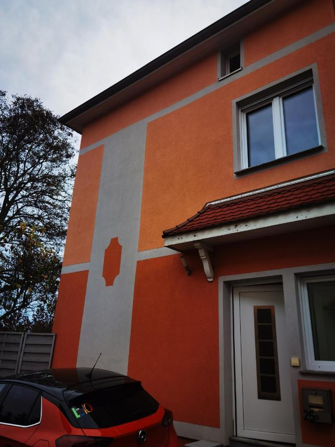Modernes Behagliches Haus Mit Kamin, Terrasse Und Garten Magdeburgo Exterior foto